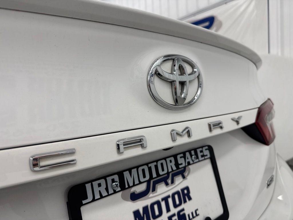 Toyota Camry SE Auto (Natl) 2021
