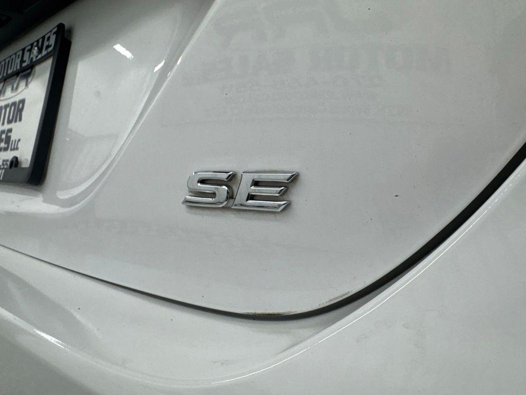 Toyota Camry SE Auto (Natl) 2021