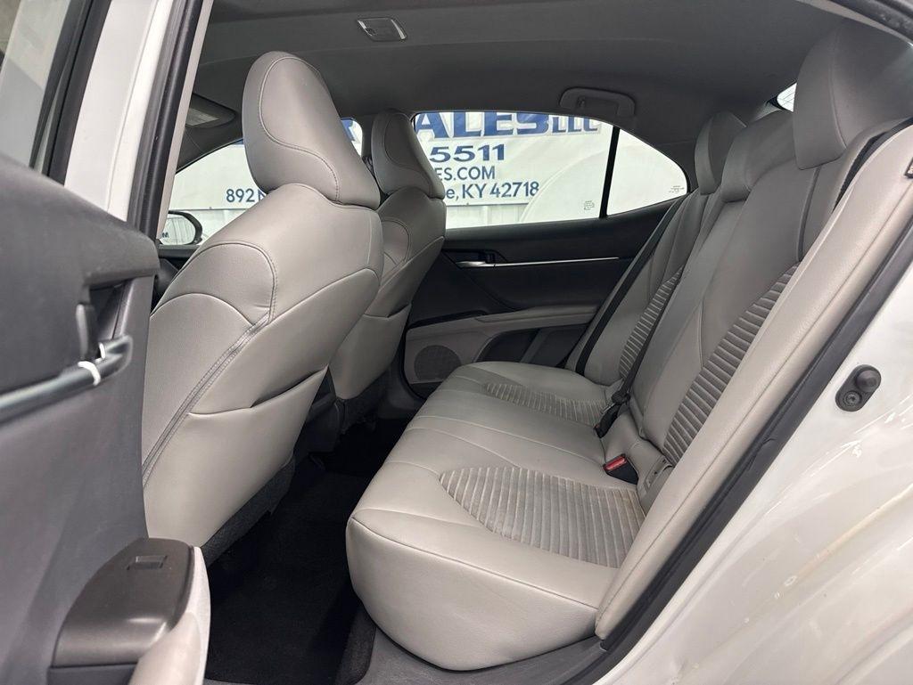 Toyota Camry SE Auto (Natl) 2021