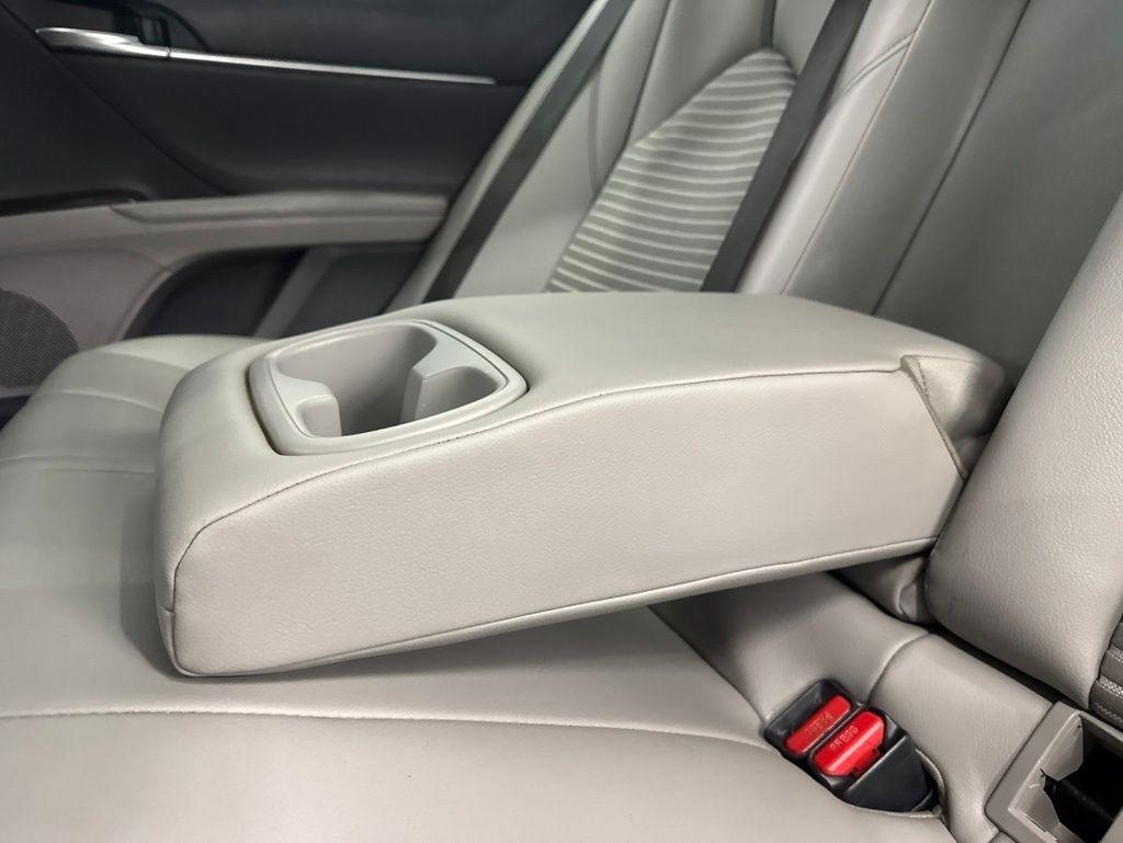 Toyota Camry SE Auto (Natl) 2021