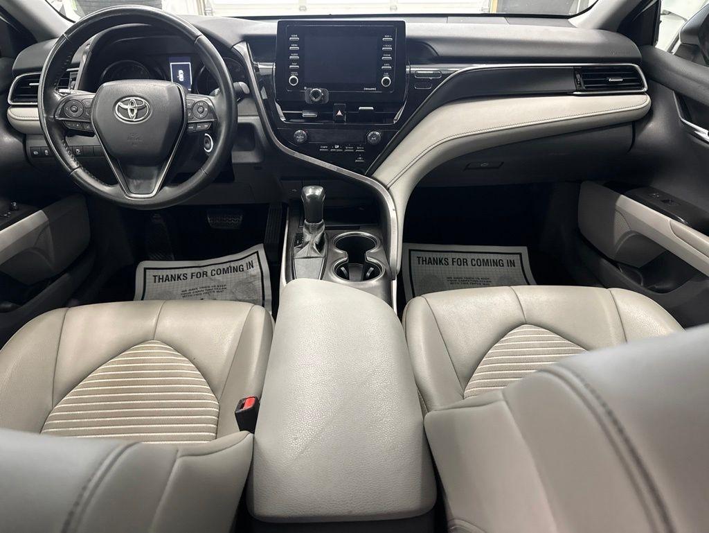 Toyota Camry SE Auto (Natl) 2021
