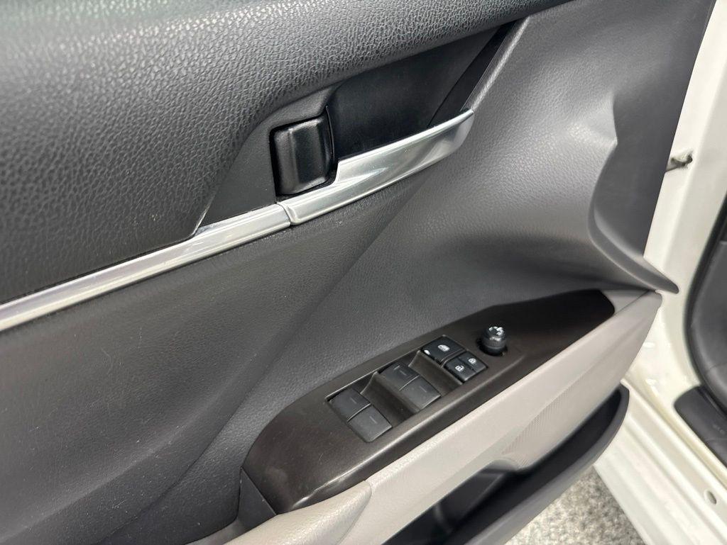 Toyota Camry SE Auto (Natl) 2021