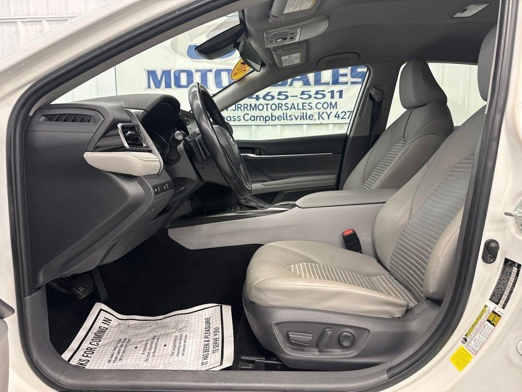 Toyota Camry SE Auto (Natl) 2021