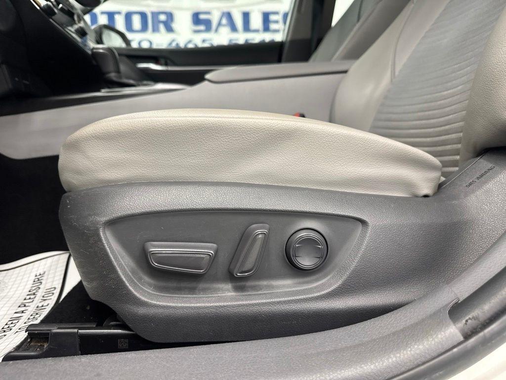 Toyota Camry SE Auto (Natl) 2021