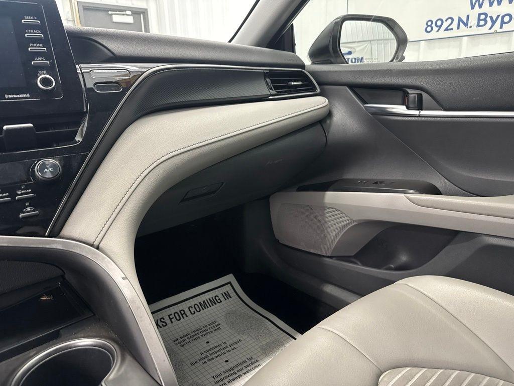 Toyota Camry SE Auto (Natl) 2021