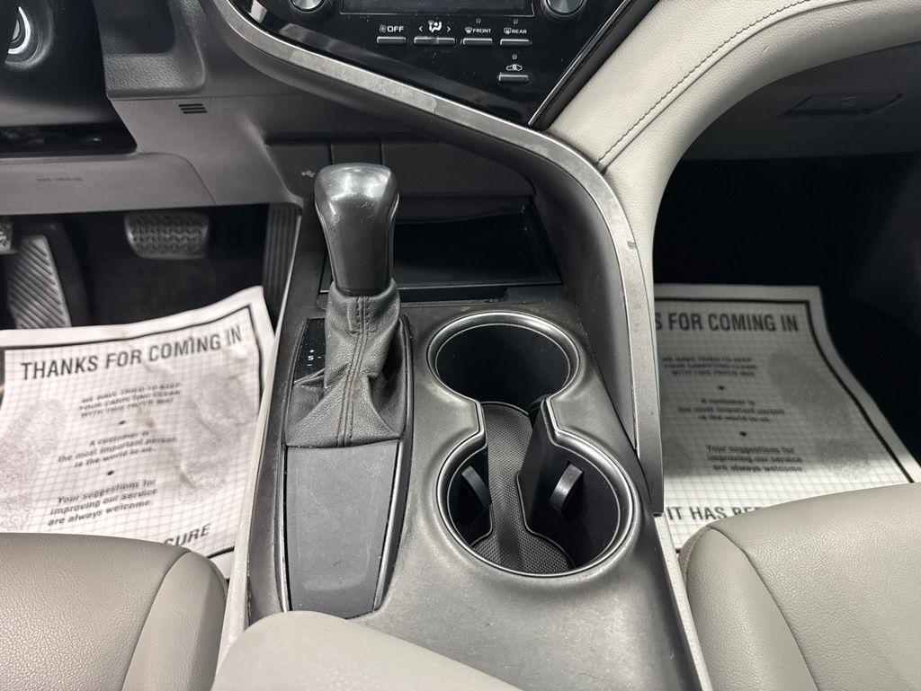 Toyota Camry SE Auto (Natl) 2021