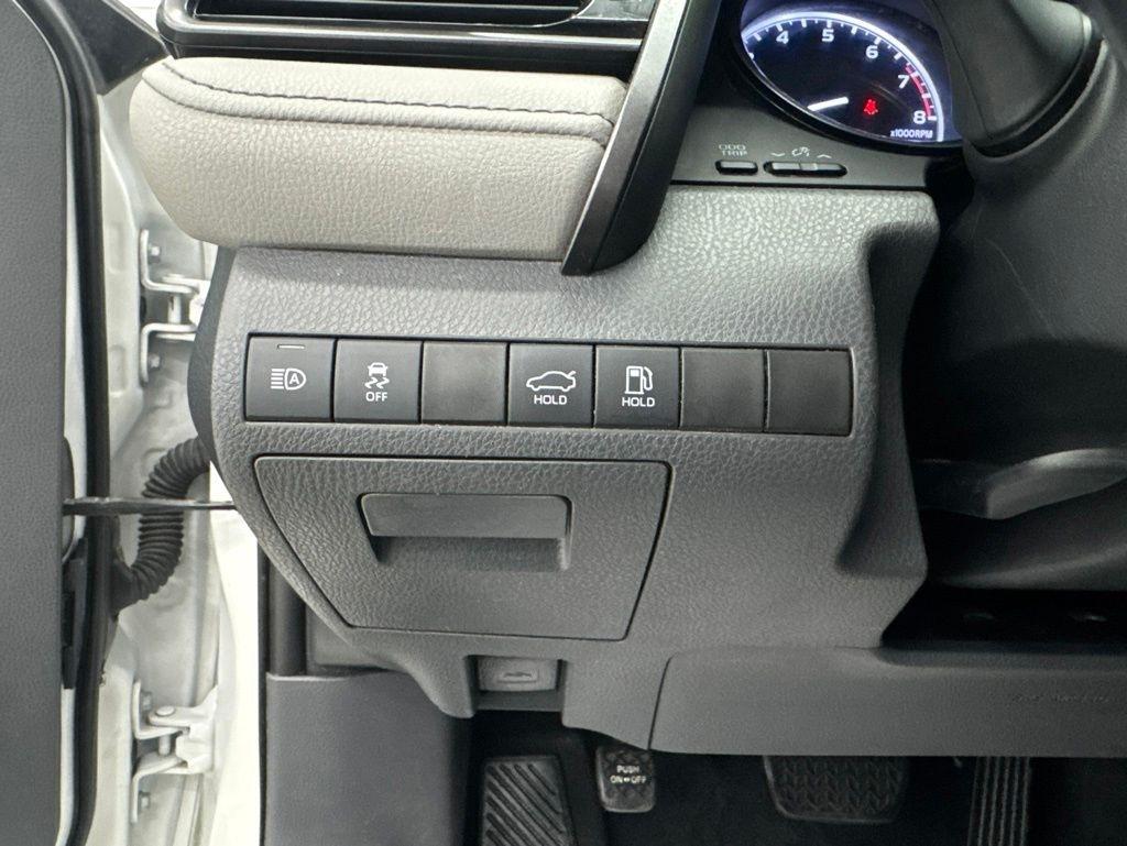 Toyota Camry SE Auto (Natl) 2021