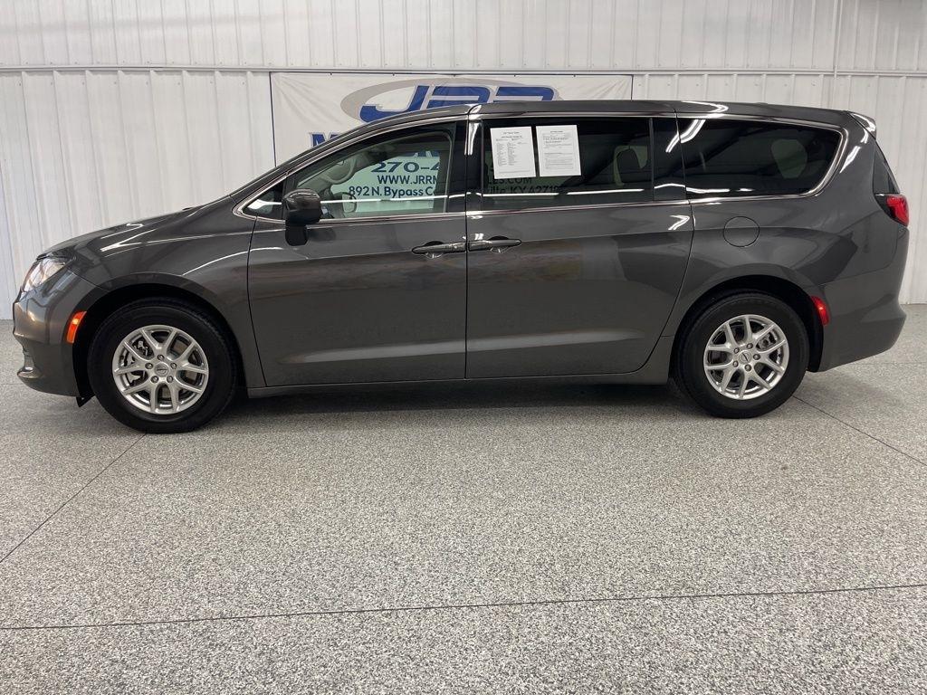 Chrysler Voyager LX FWD 2022