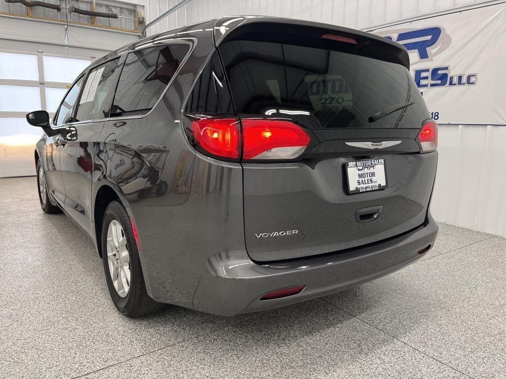 Chrysler Voyager LX FWD 2022