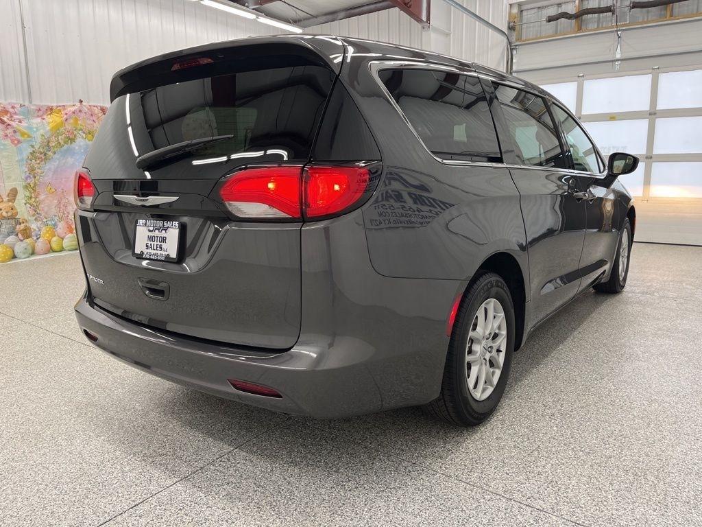 Chrysler Voyager LX FWD 2022