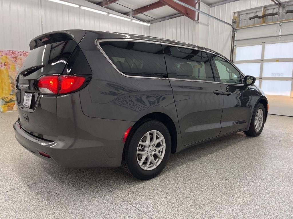 Chrysler Voyager LX FWD 2022