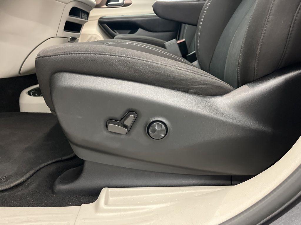 Chrysler Voyager LX FWD 2022