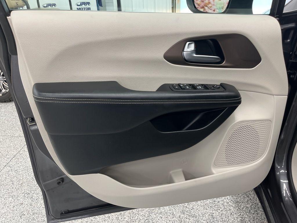 Chrysler Voyager LX FWD 2022