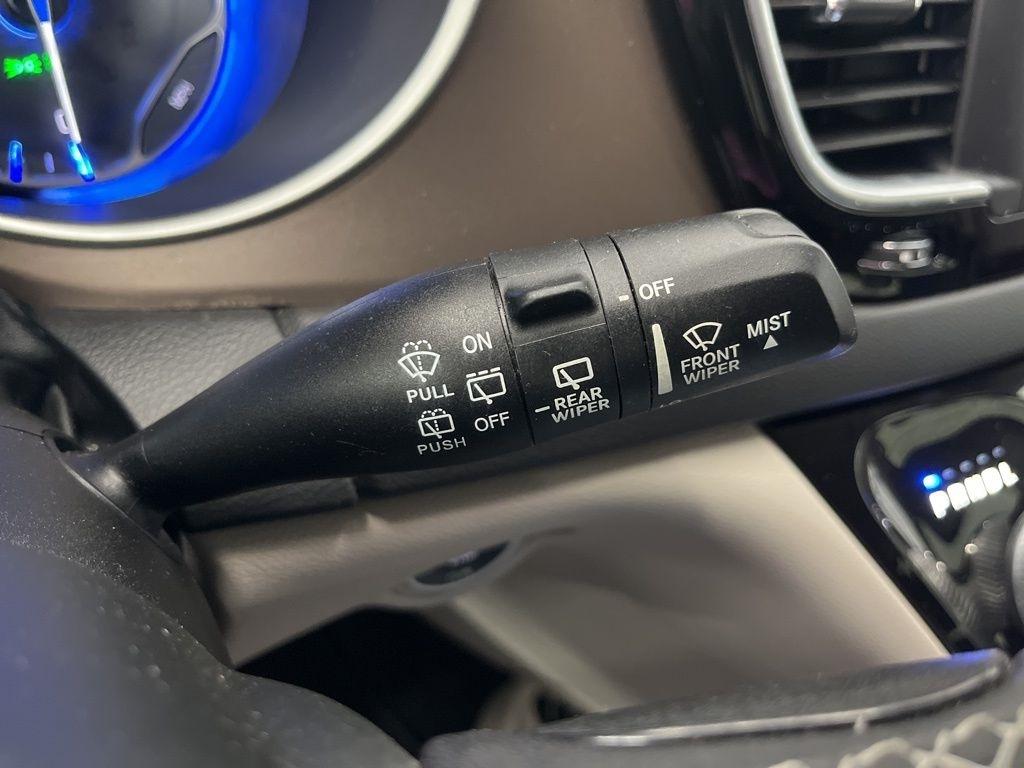 Chrysler Voyager LX FWD 2022