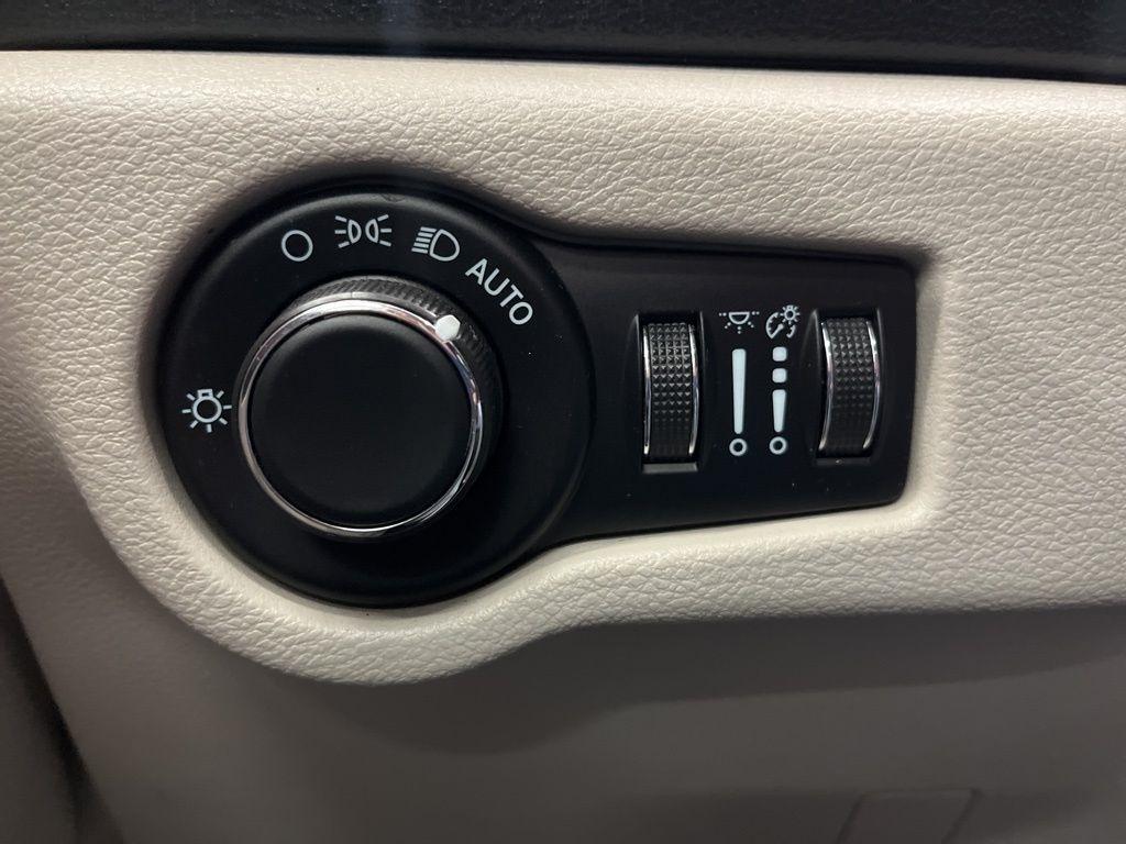 Chrysler Voyager LX FWD 2022