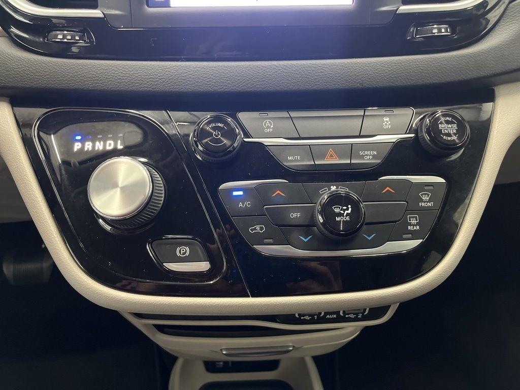 Chrysler Voyager LX FWD 2022