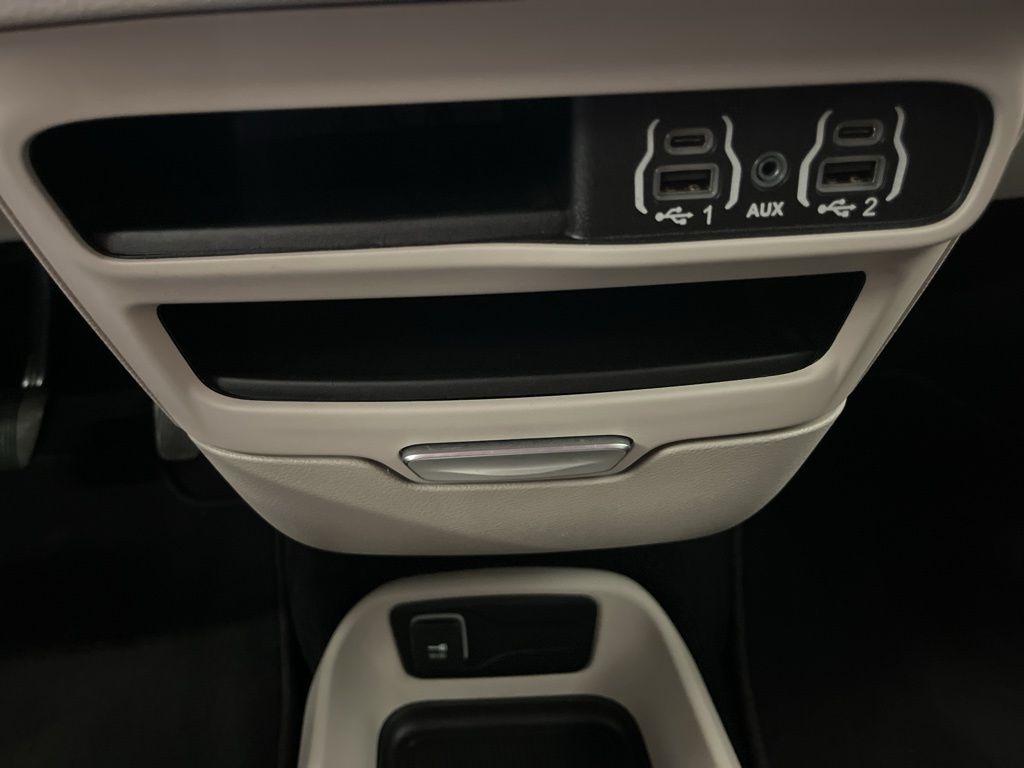 Chrysler Voyager LX FWD 2022