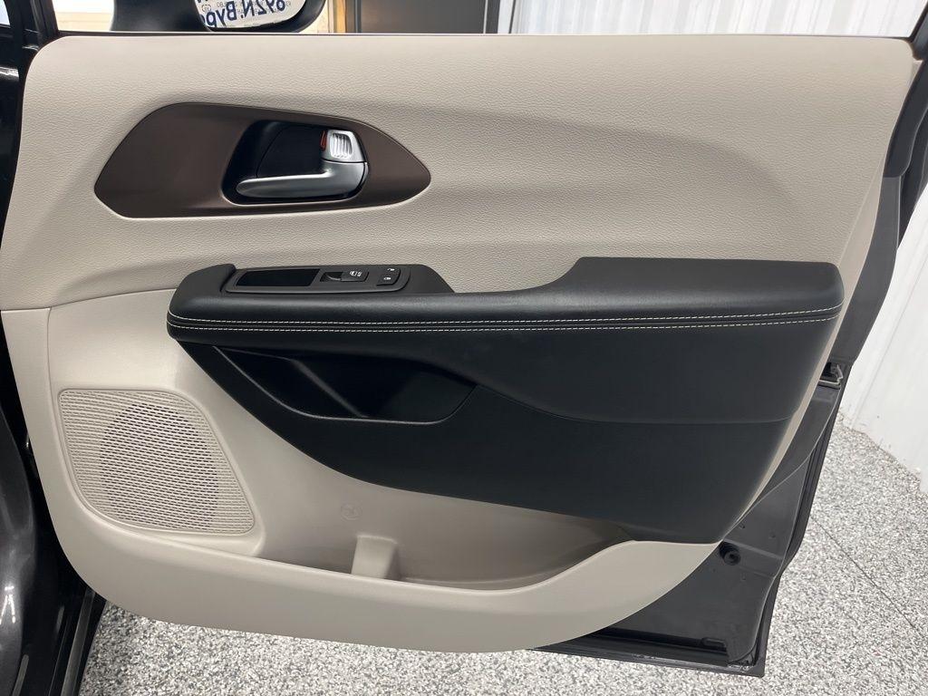 Chrysler Voyager LX FWD 2022