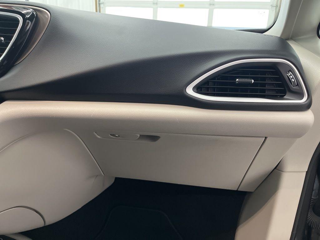 Chrysler Voyager LX FWD 2022