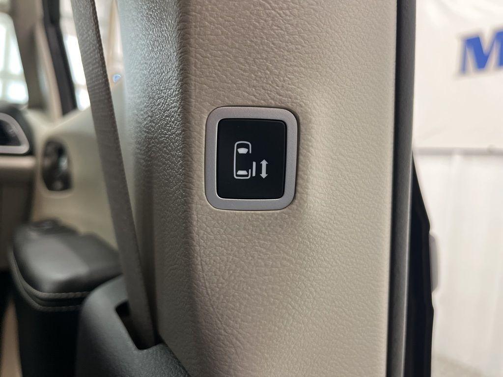 Chrysler Voyager LX FWD 2022