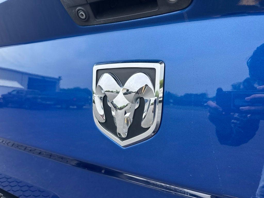 RAM 1500 Big Horn 4x4 Crew Cab 5'7" Box 2017