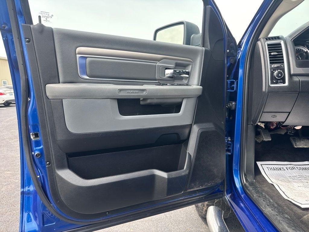 RAM 1500 Big Horn 4x4 Crew Cab 5'7" Box 2017