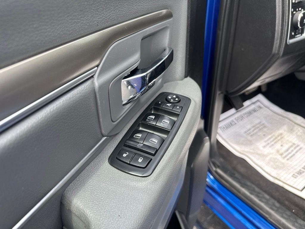 RAM 1500 Big Horn 4x4 Crew Cab 5'7" Box 2017