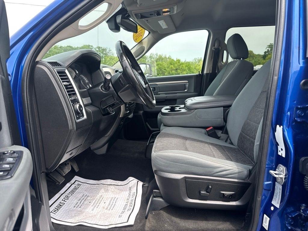 RAM 1500 Big Horn 4x4 Crew Cab 5'7" Box 2017