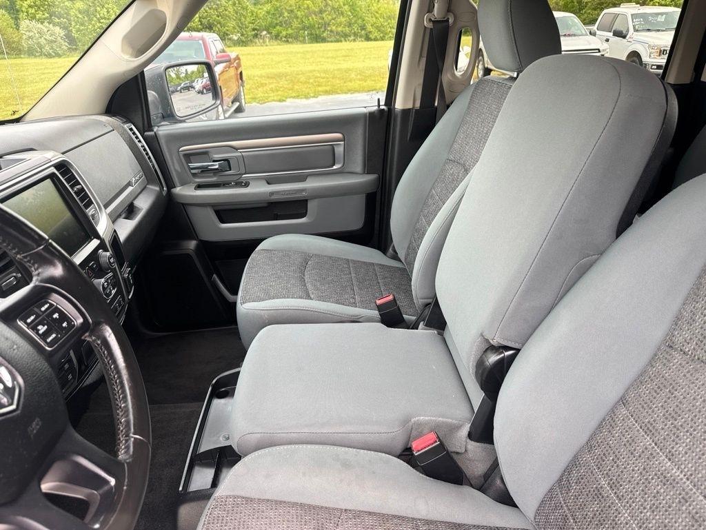 RAM 1500 Big Horn 4x4 Crew Cab 5'7" Box 2017