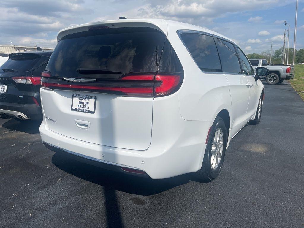 Chrysler Pacifica Select FWD 2025