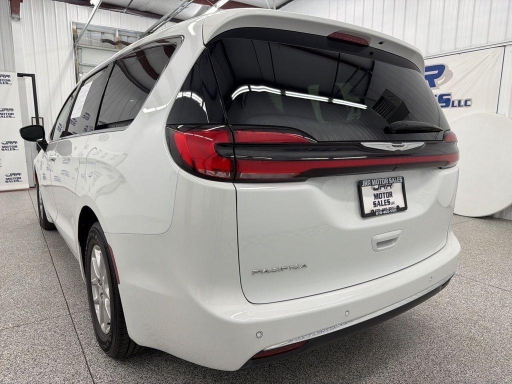 Chrysler Pacifica Select FWD 2025