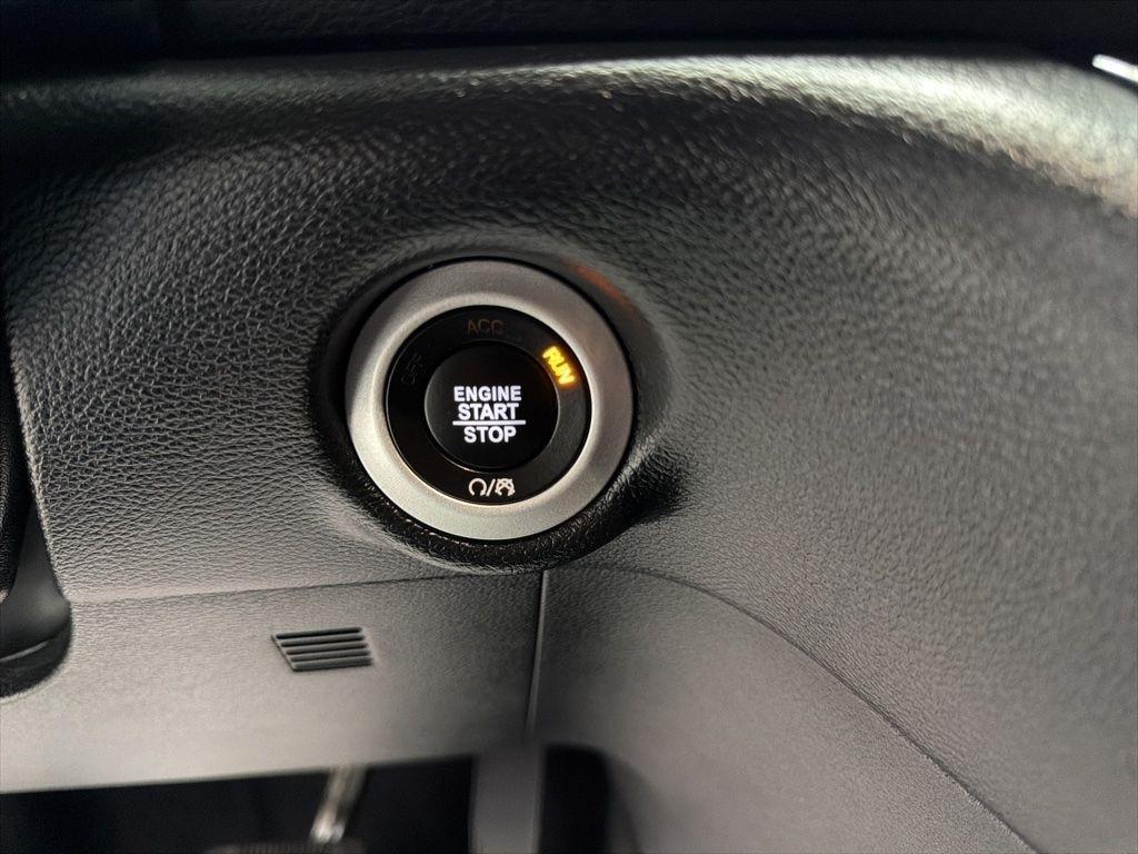 Chrysler Pacifica Select FWD 2025