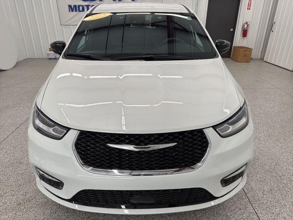 Chrysler Pacifica Select FWD 2025