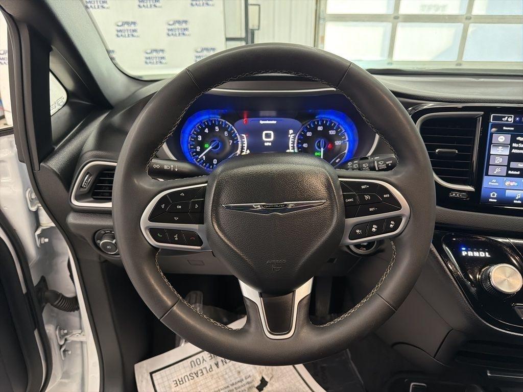 Chrysler Pacifica Select FWD 2025