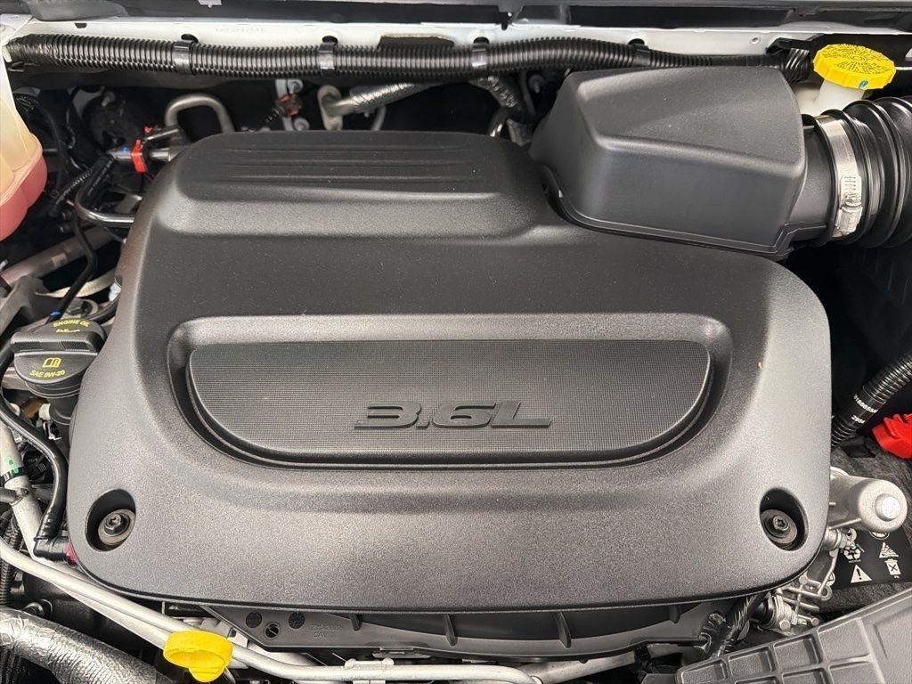 Chrysler Pacifica Select FWD 2025