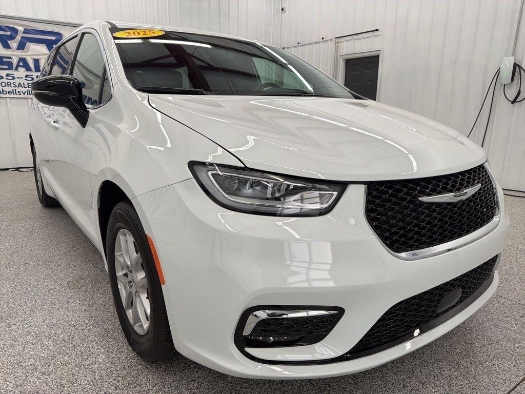 Chrysler Pacifica Select FWD 2025