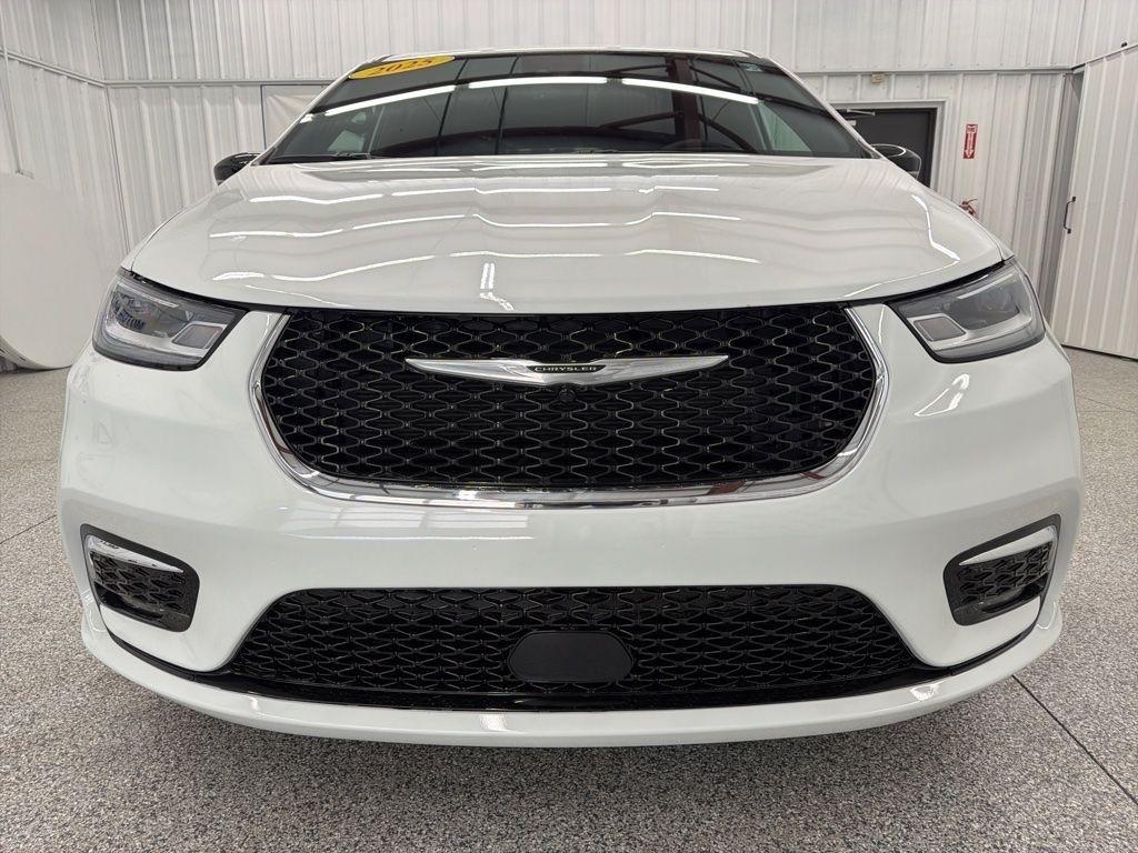 Chrysler Pacifica Select FWD 2025