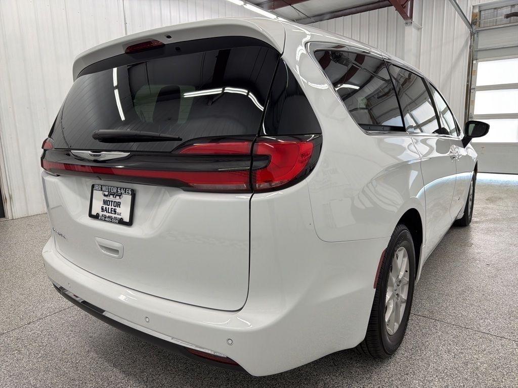Chrysler Pacifica Select FWD 2025
