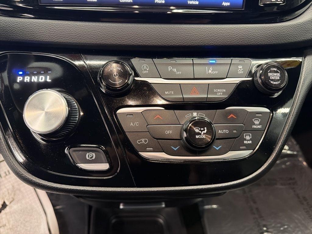 Chrysler Pacifica Select FWD 2025