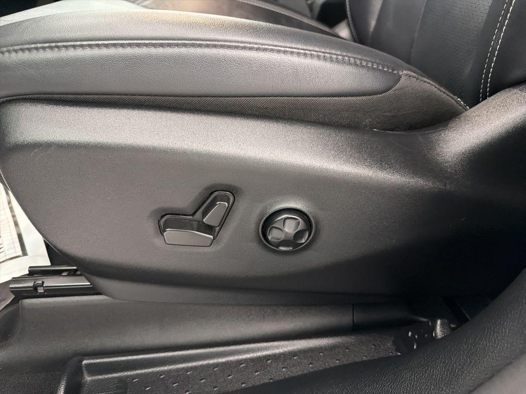 Chrysler Pacifica Select FWD 2025