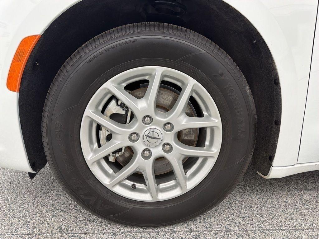 Chrysler Pacifica Select FWD 2025
