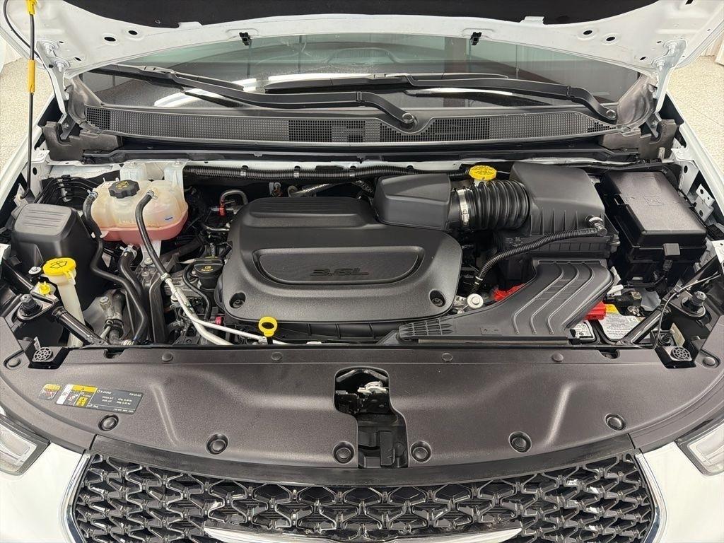 Chrysler Pacifica Select FWD 2025