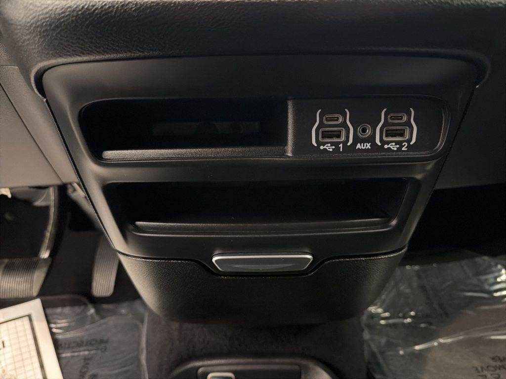 Chrysler Pacifica Select FWD 2025