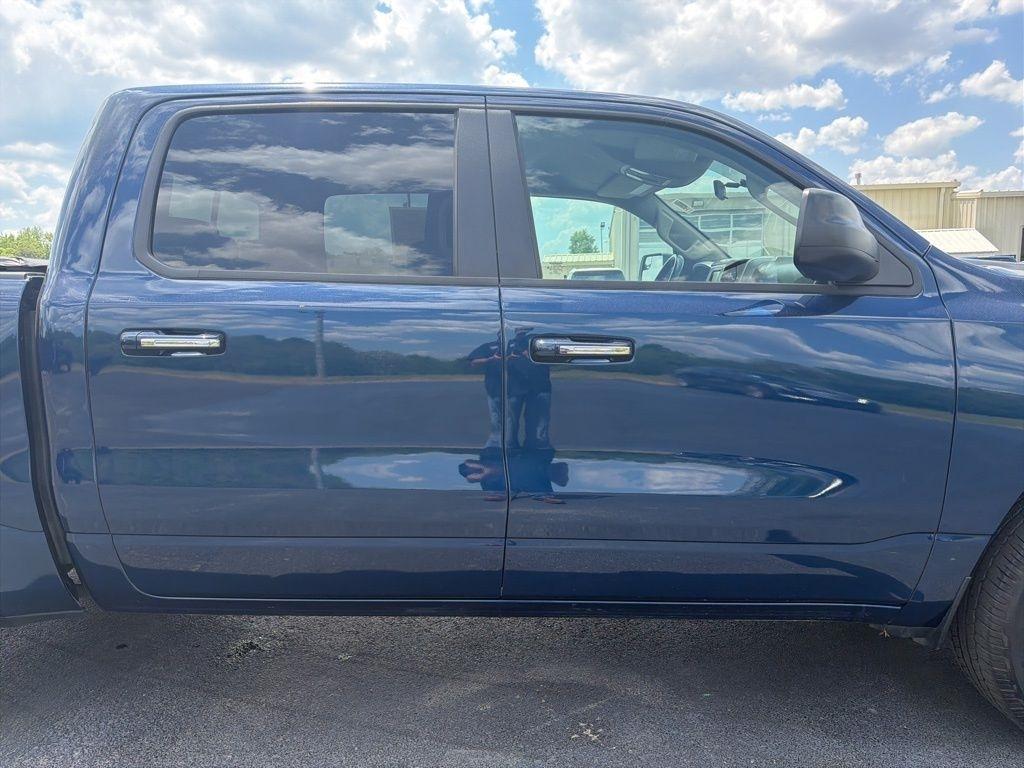 RAM 1500 Big Horn 4x4 Crew Cab 5'7" Box 2020