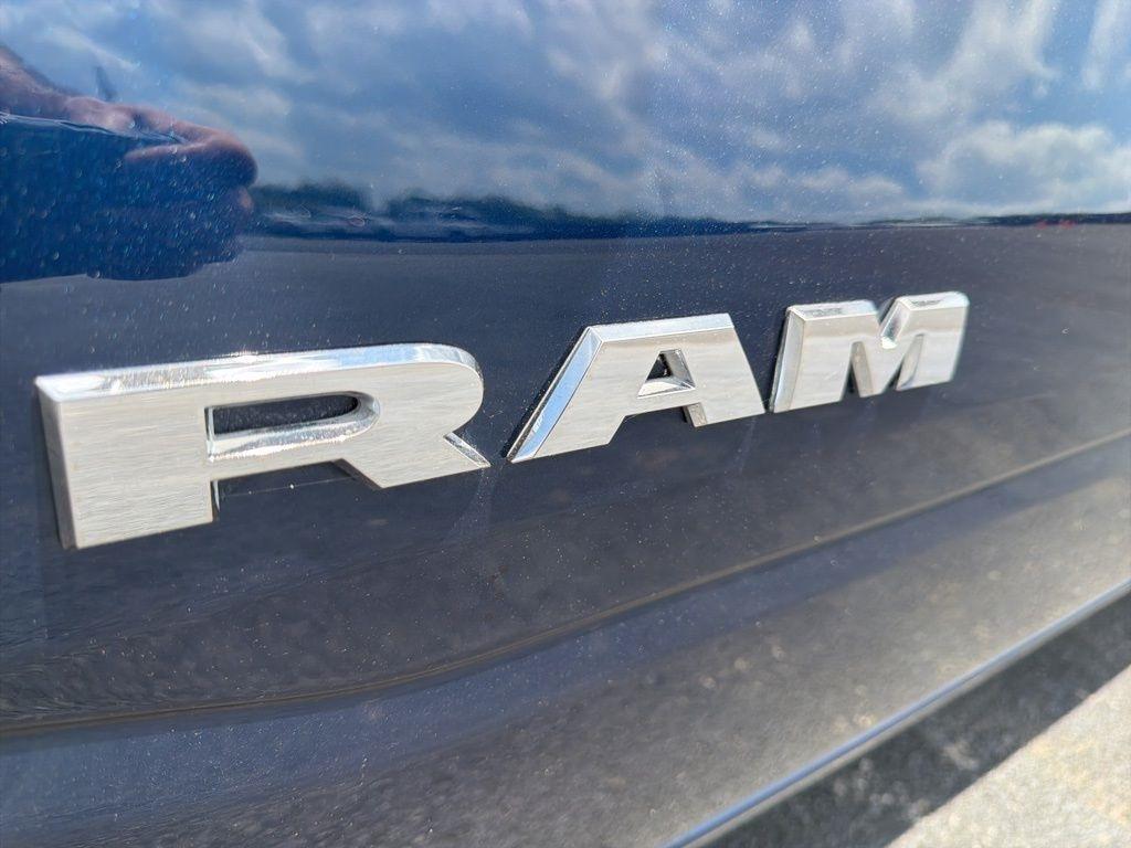 RAM 1500 Big Horn 4x4 Crew Cab 5'7" Box 2020