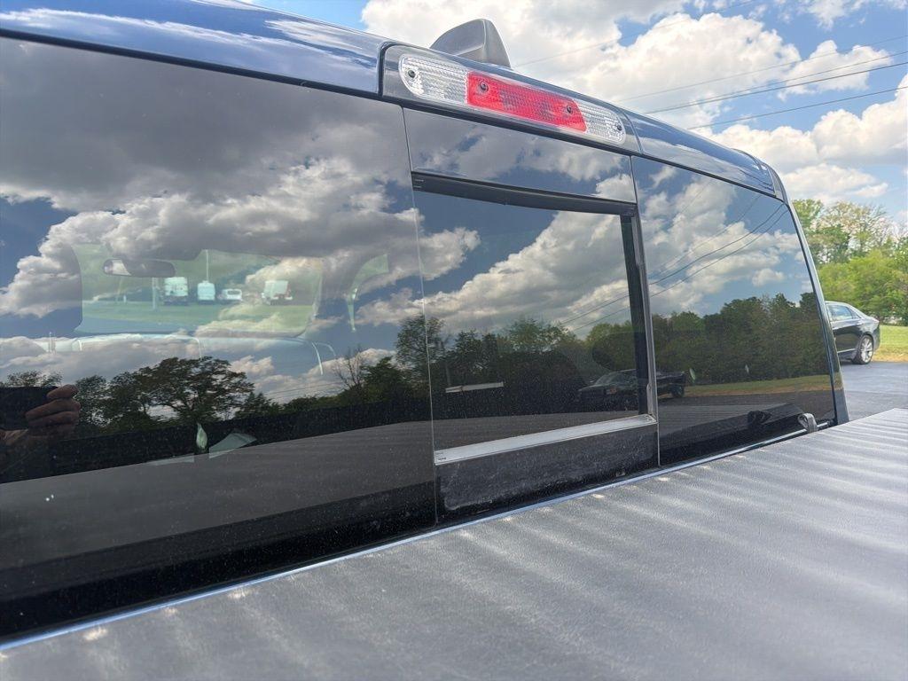 RAM 1500 Big Horn 4x4 Crew Cab 5'7" Box 2020