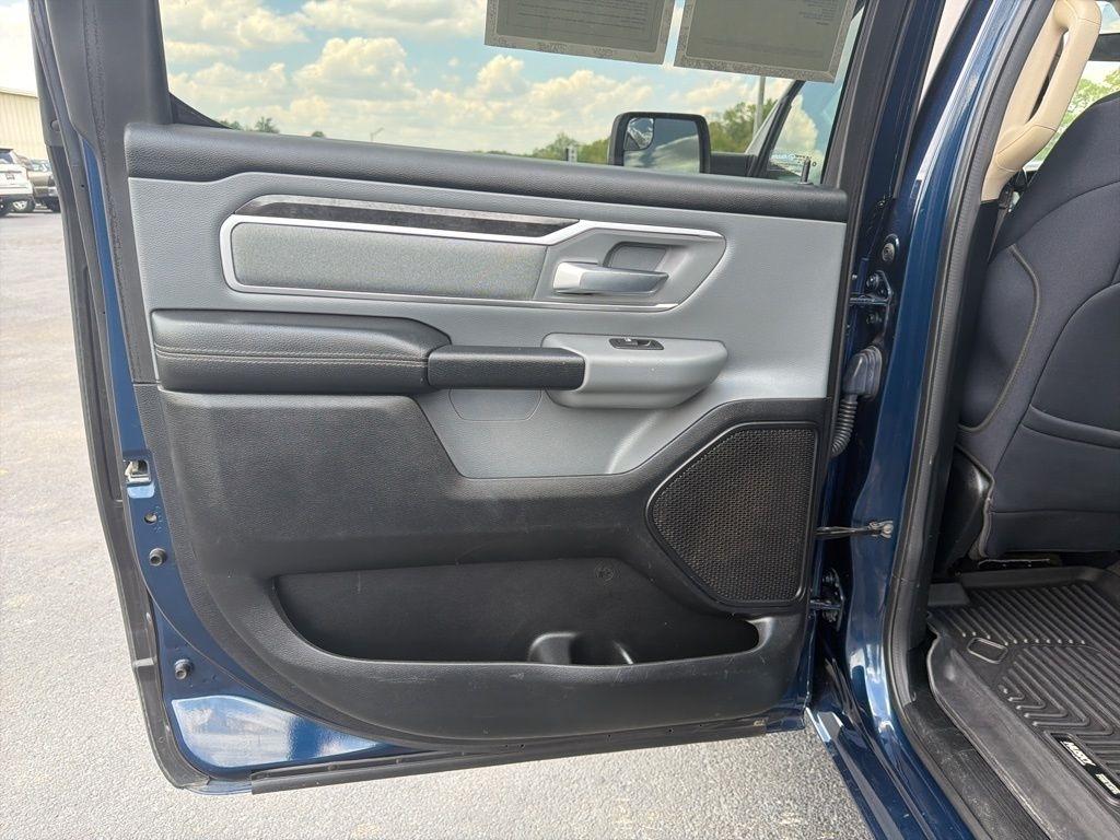 RAM 1500 Big Horn 4x4 Crew Cab 5'7" Box 2020