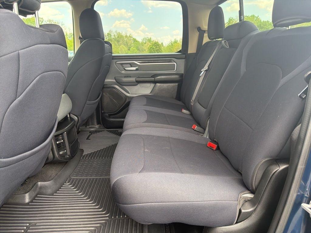 RAM 1500 Big Horn 4x4 Crew Cab 5'7" Box 2020