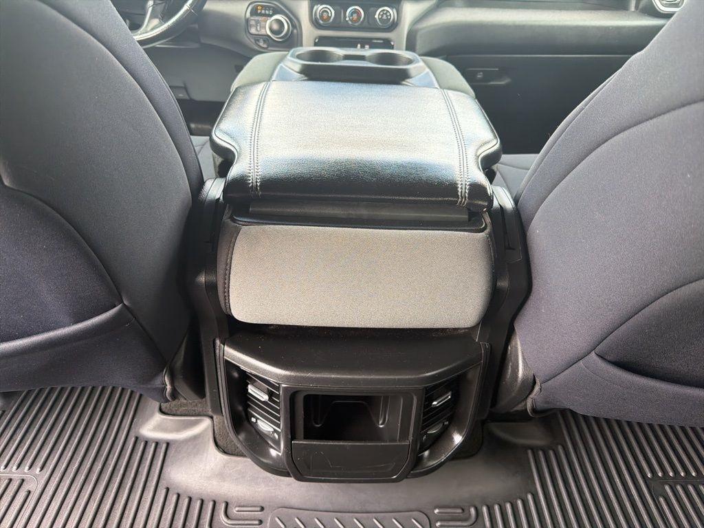 RAM 1500 Big Horn 4x4 Crew Cab 5'7" Box 2020