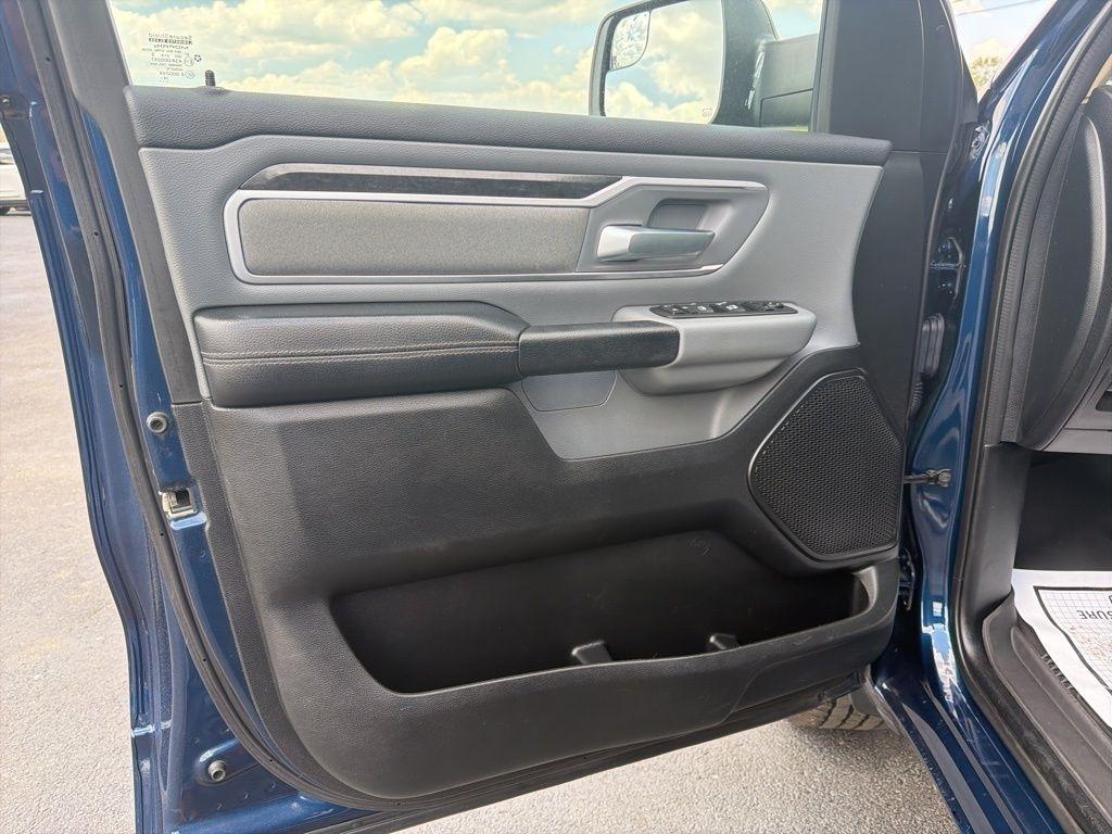 RAM 1500 Big Horn 4x4 Crew Cab 5'7" Box 2020